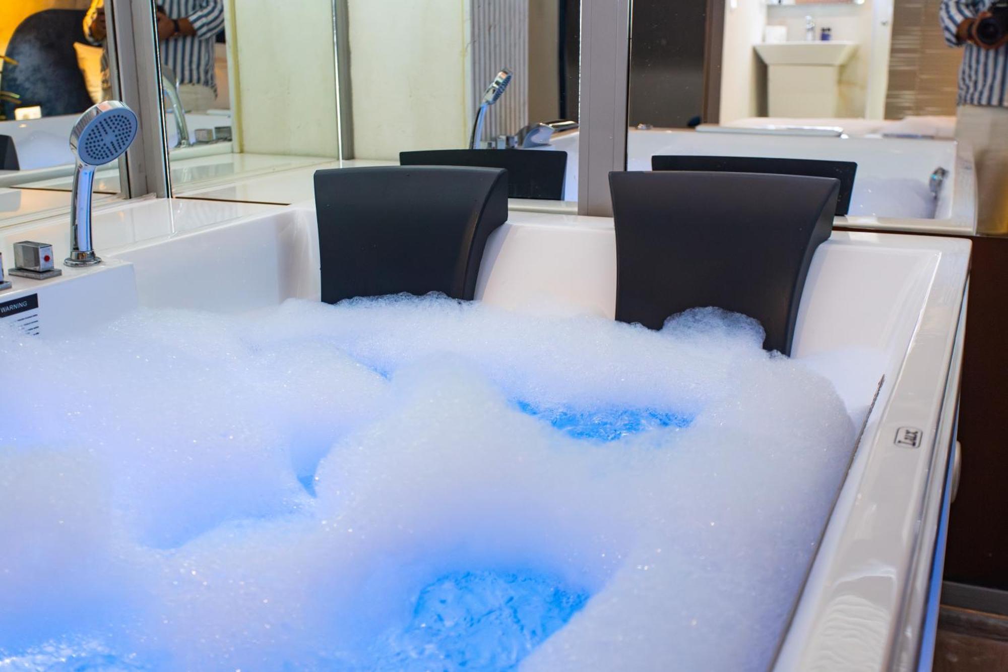 The Bubbles - Jacuzzi Hotel Tirana Extérieur photo