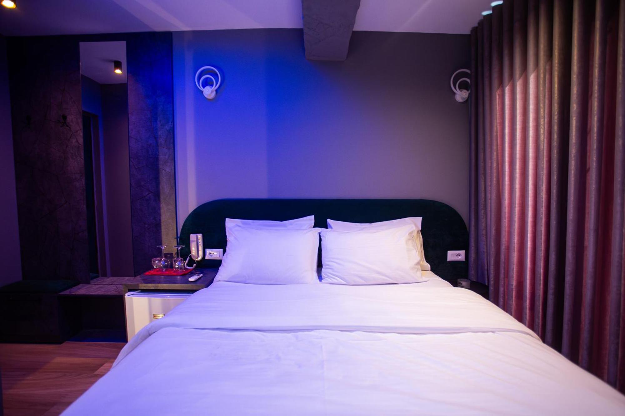 The Bubbles - Jacuzzi Hotel Tirana Extérieur photo