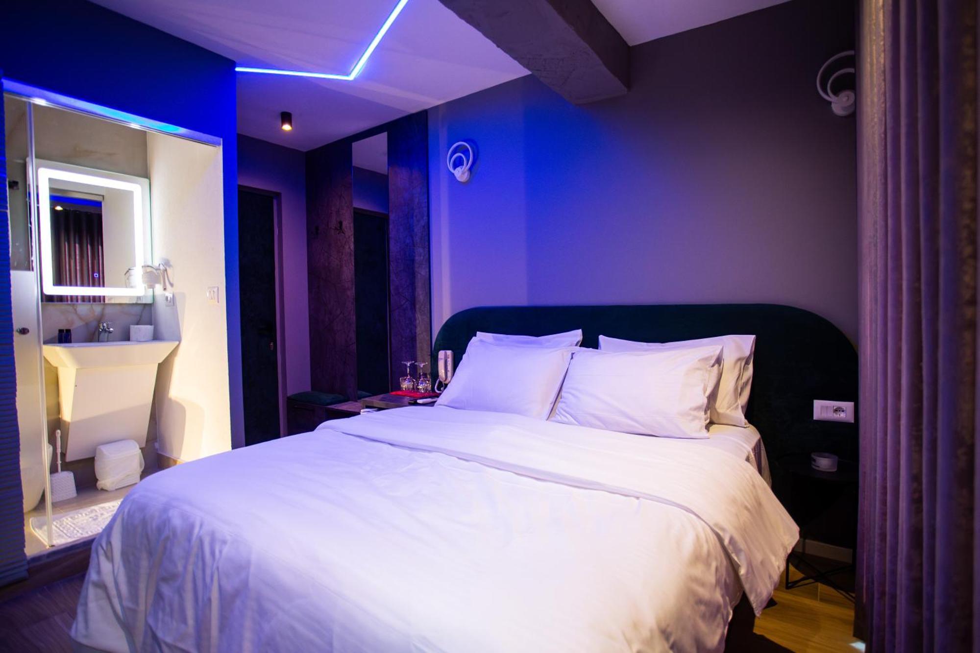 The Bubbles - Jacuzzi Hotel Tirana Extérieur photo