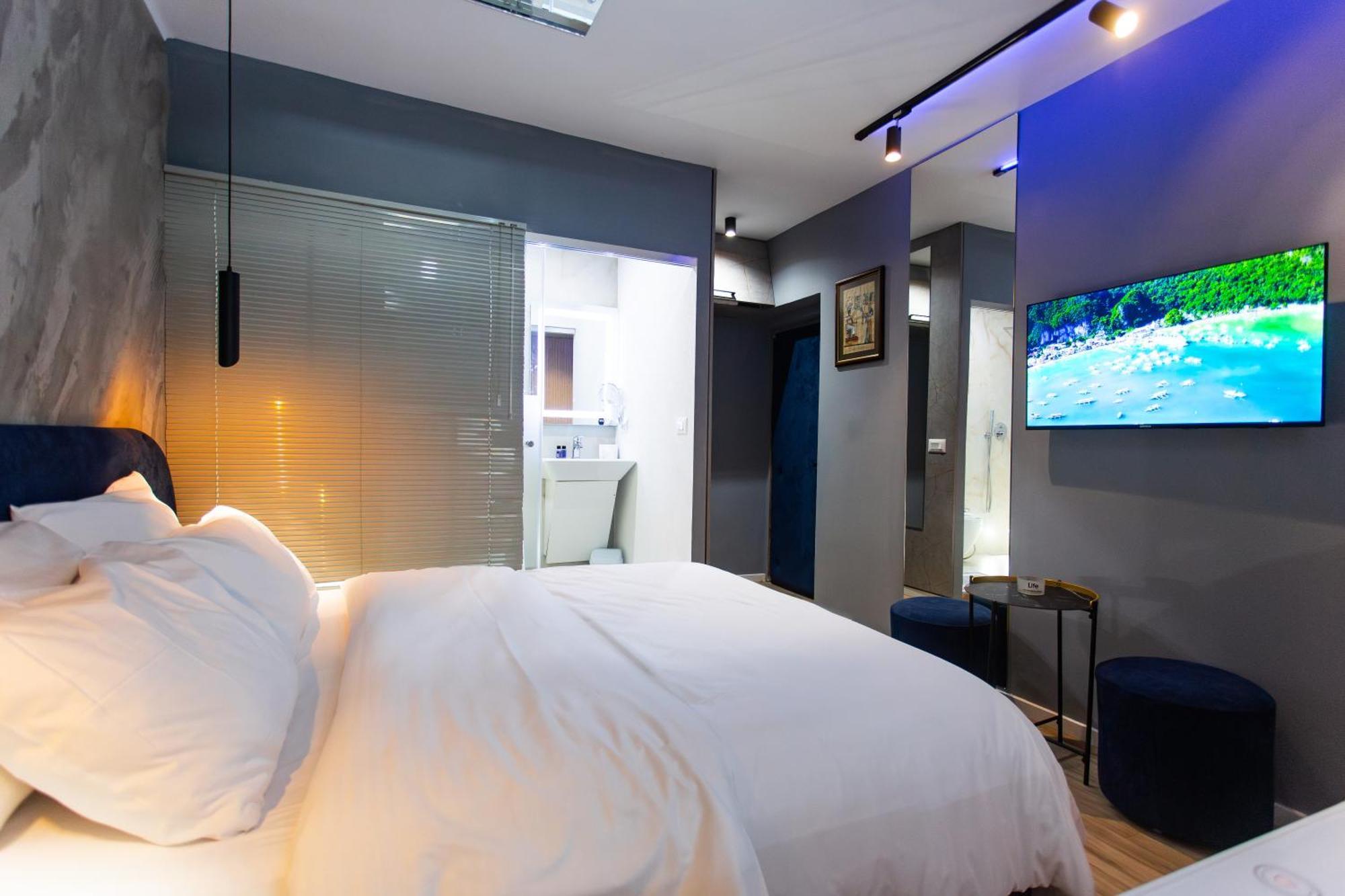 The Bubbles - Jacuzzi Hotel Tirana Extérieur photo