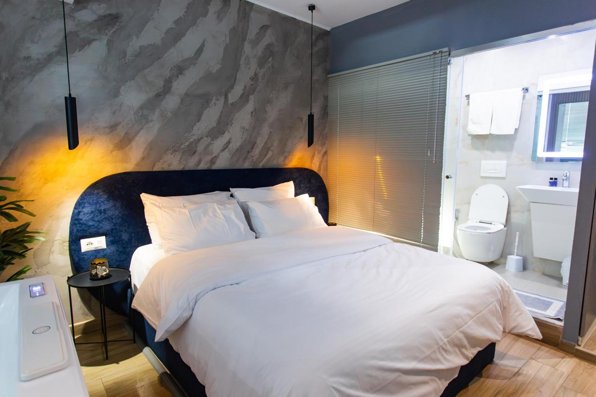 The Bubbles - Jacuzzi Hotel Tirana Extérieur photo