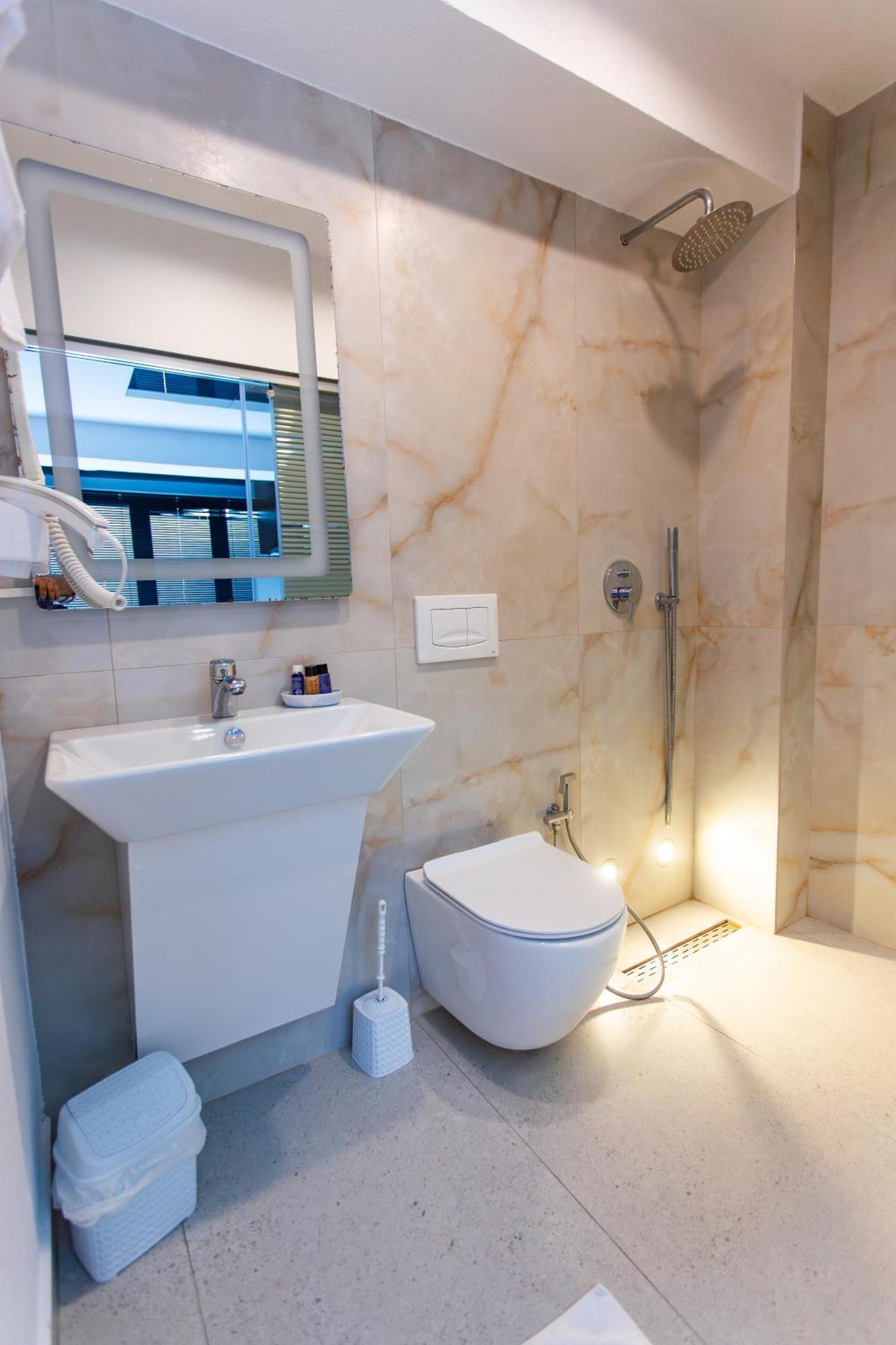 The Bubbles - Jacuzzi Hotel Tirana Extérieur photo