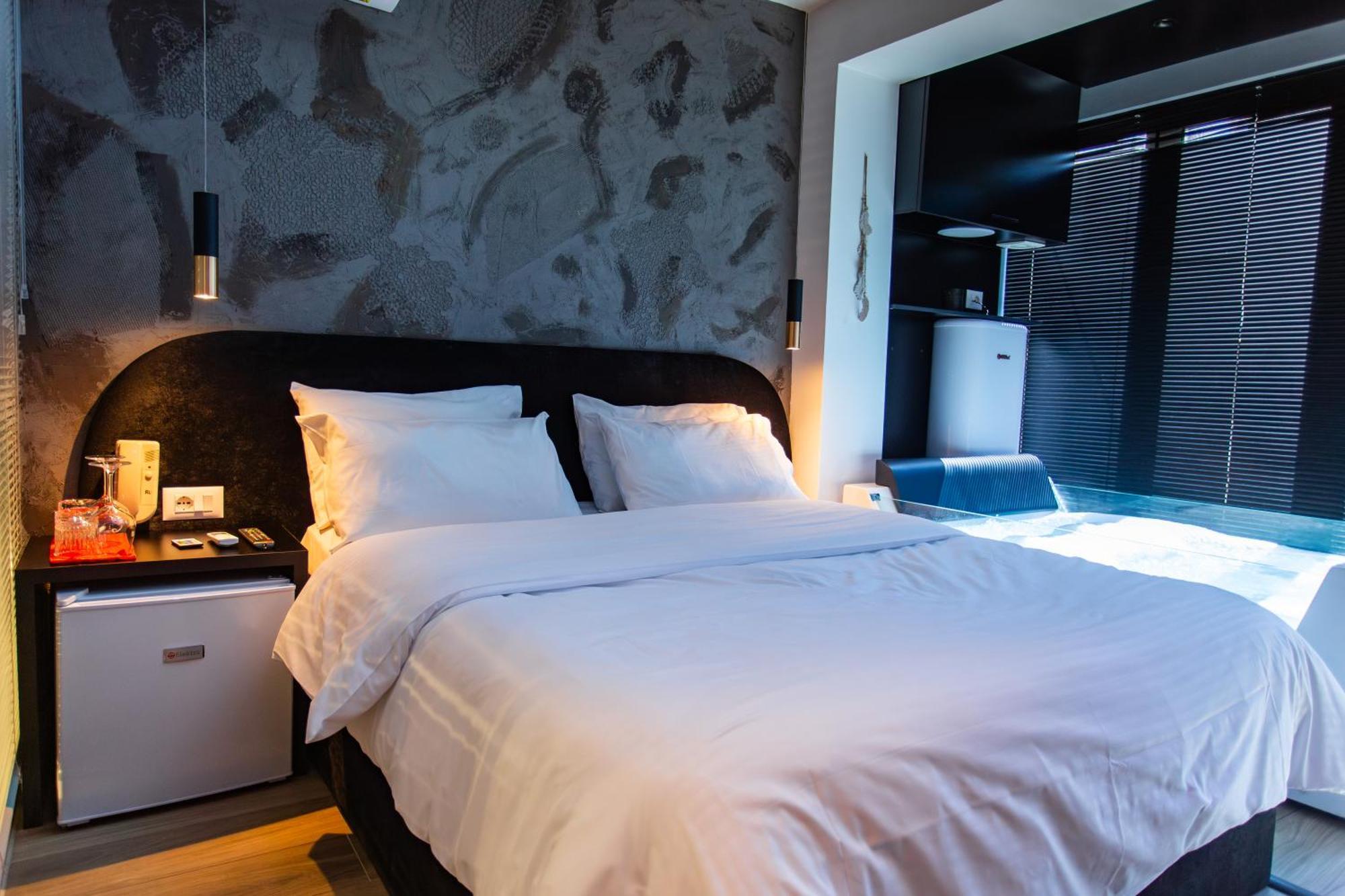 The Bubbles - Jacuzzi Hotel Tirana Extérieur photo