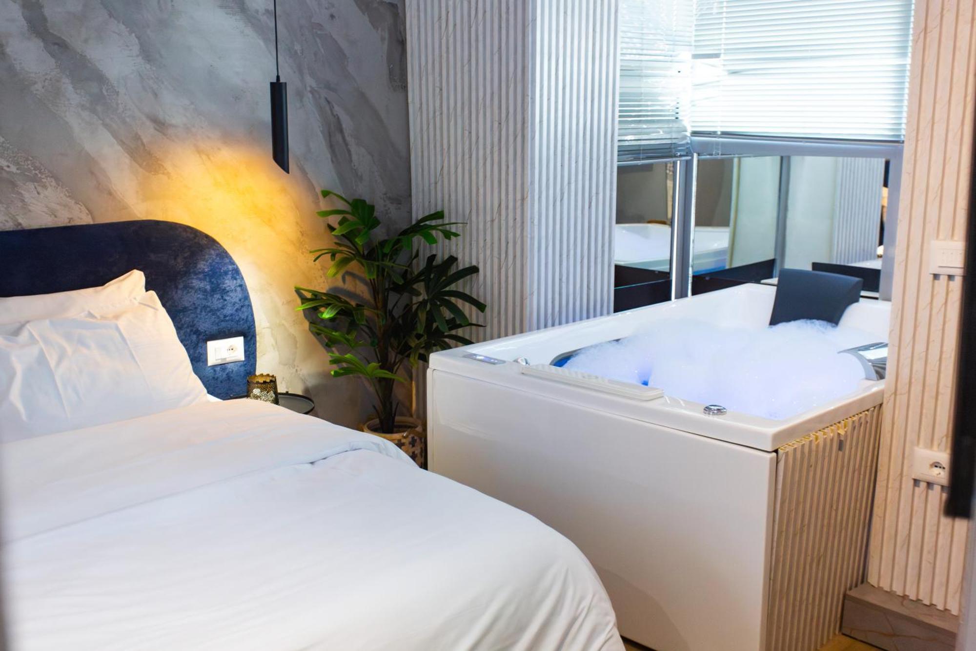 The Bubbles - Jacuzzi Hotel Tirana Extérieur photo