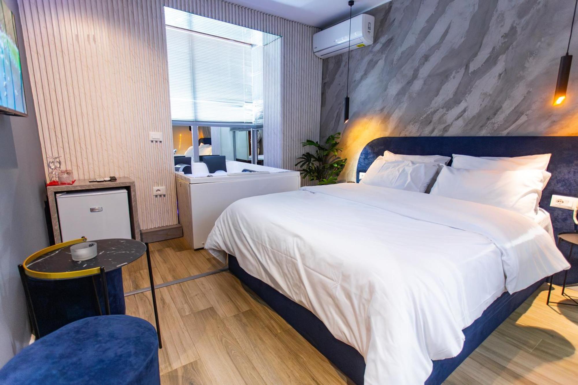 The Bubbles - Jacuzzi Hotel Tirana Extérieur photo