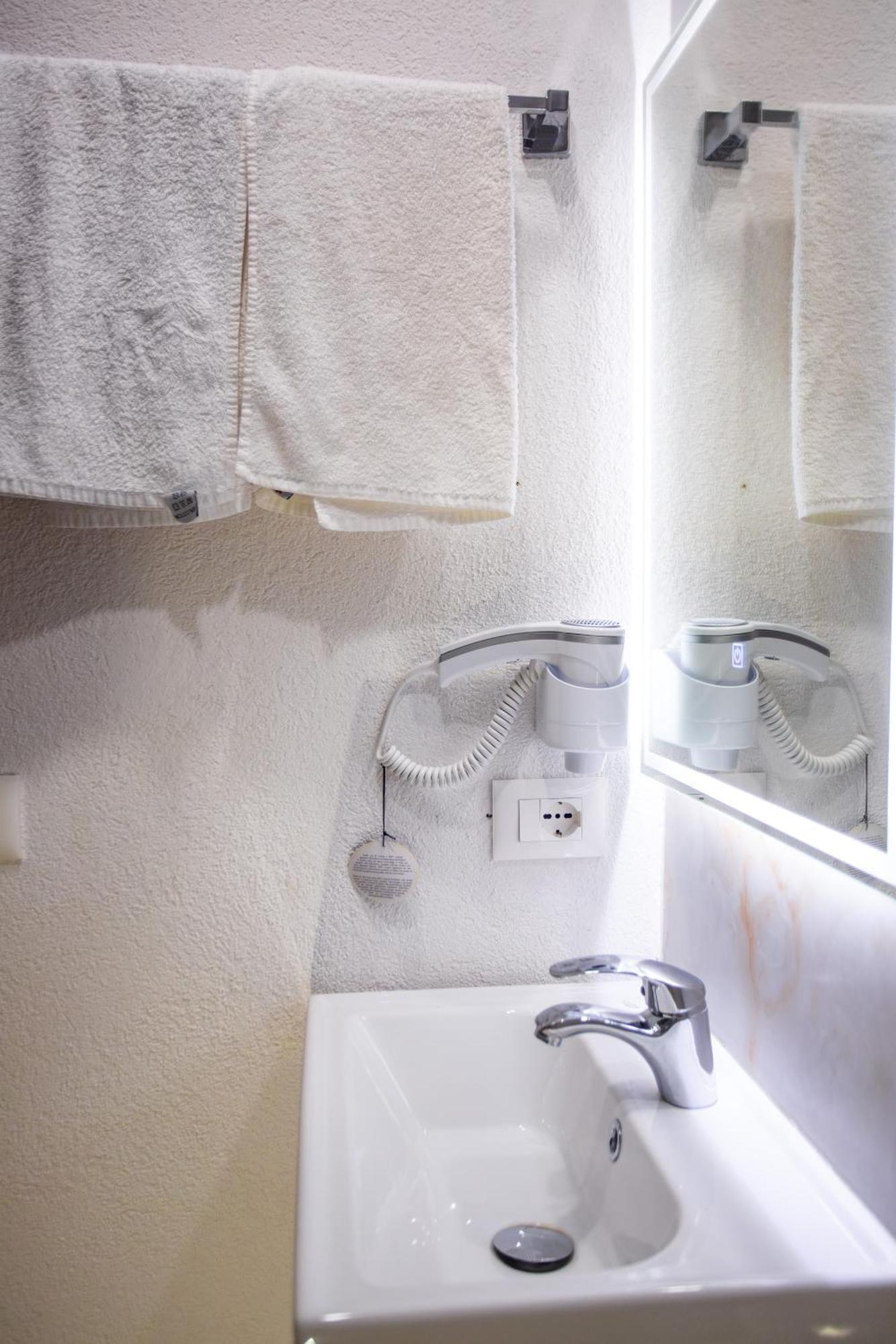 The Bubbles - Jacuzzi Hotel Tirana Extérieur photo