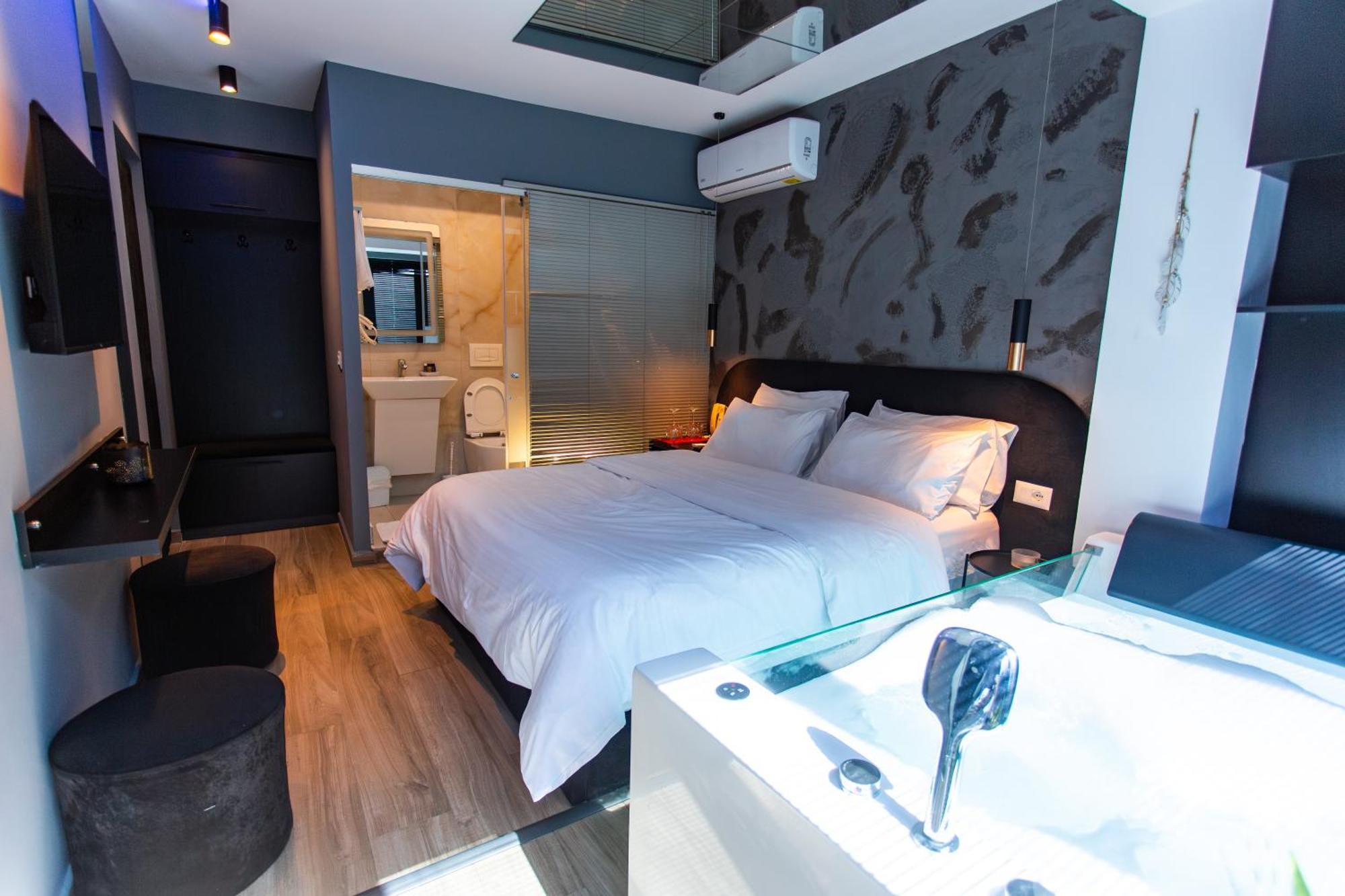 The Bubbles - Jacuzzi Hotel Tirana Extérieur photo