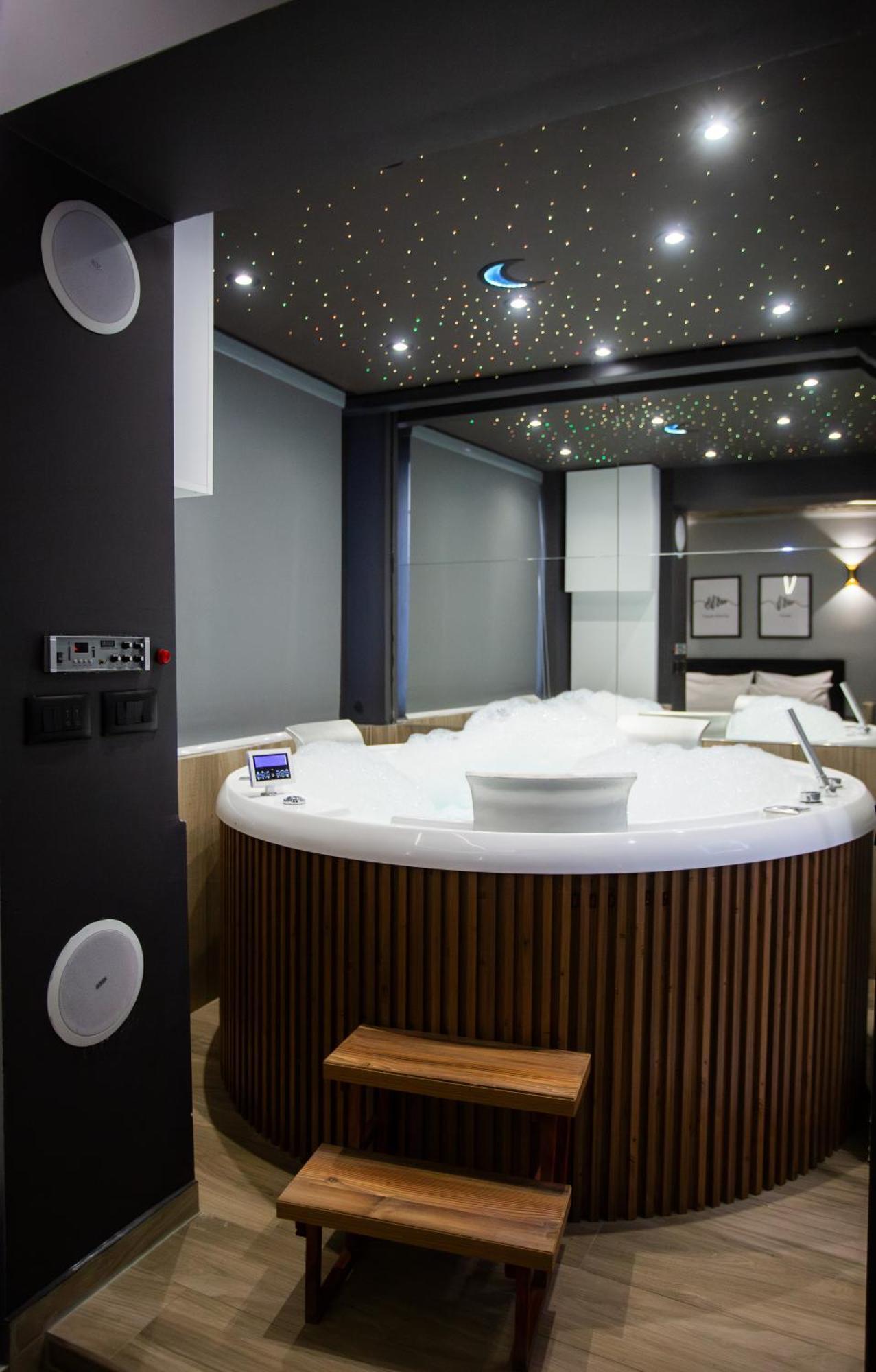 The Bubbles - Jacuzzi Hotel Tirana Extérieur photo