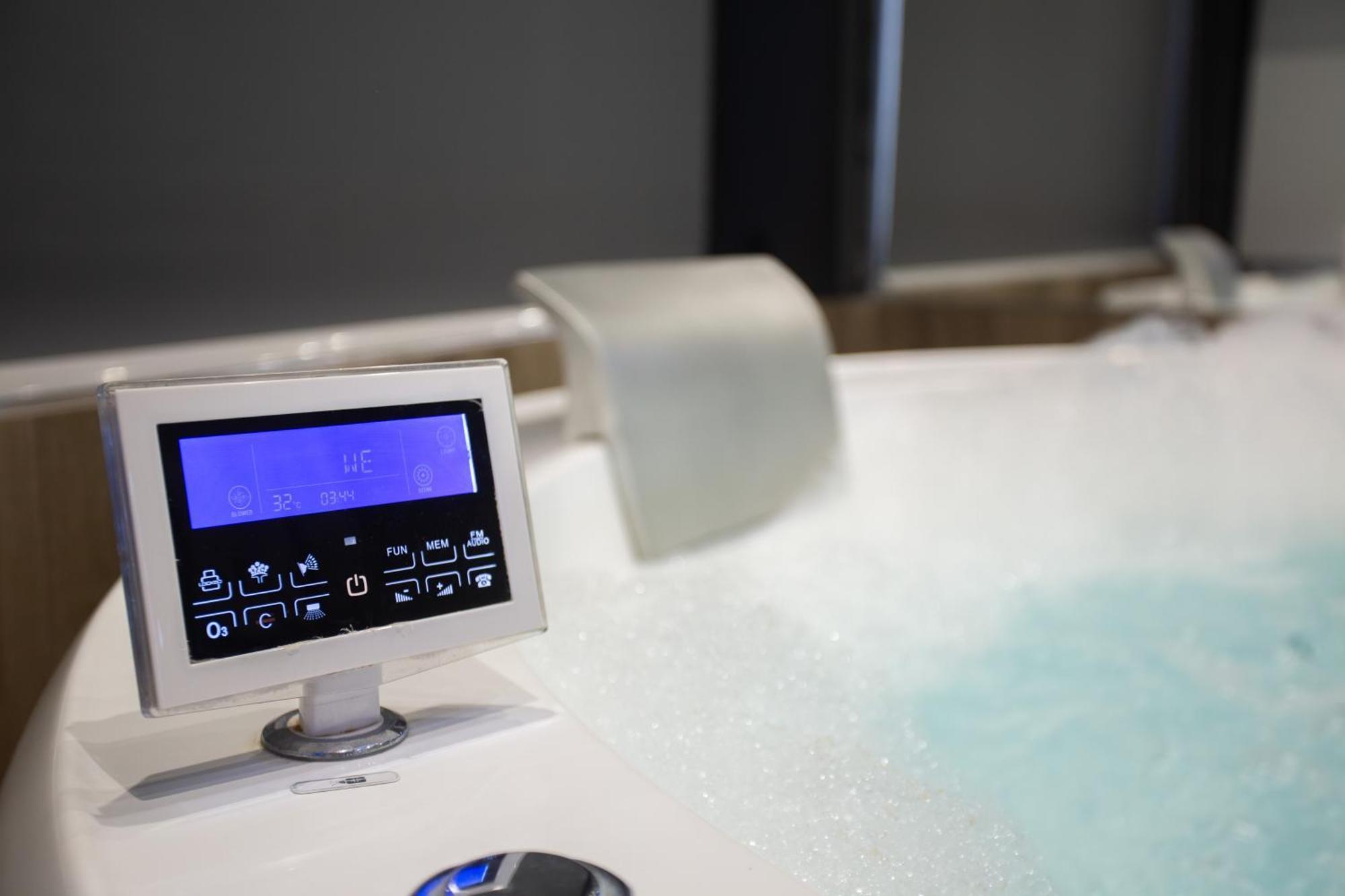 The Bubbles - Jacuzzi Hotel Tirana Extérieur photo