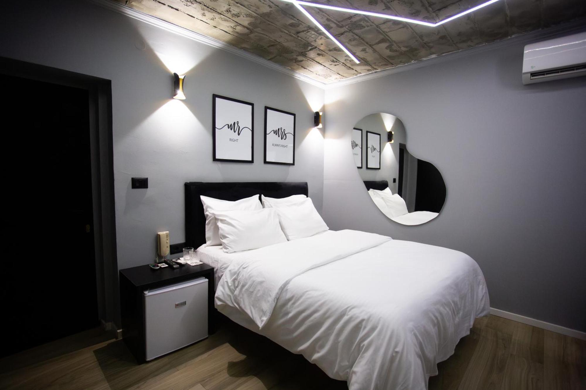 The Bubbles - Jacuzzi Hotel Tirana Extérieur photo