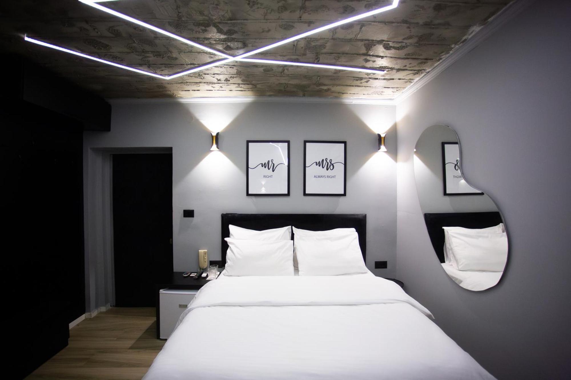 The Bubbles - Jacuzzi Hotel Tirana Extérieur photo
